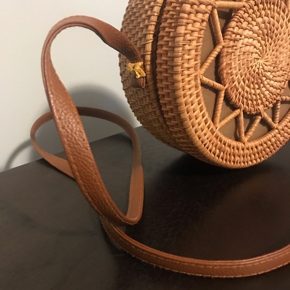 SALE Round Rattan Woven Crossbody Purse - Picture 4 of 6